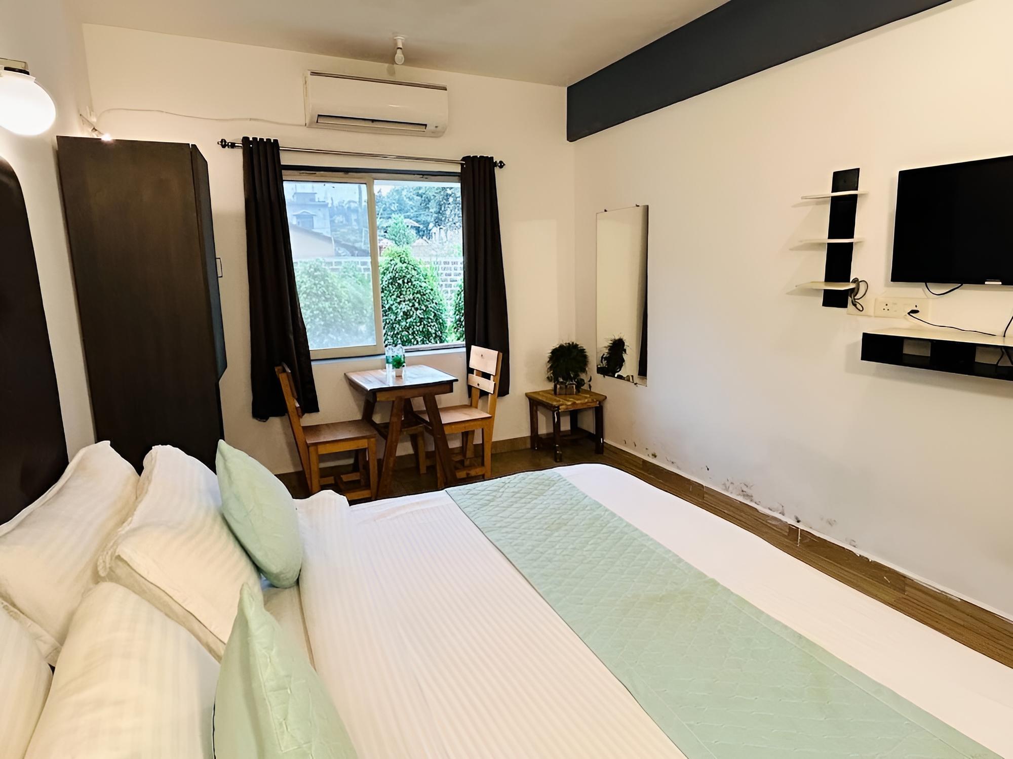 Deluxe Room - Photo 12