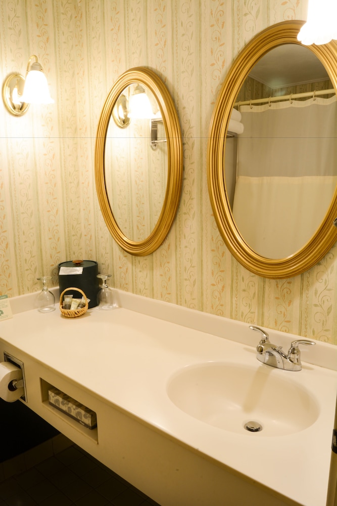 Standard Room, 1 Queen Bed, First Floor photo 2