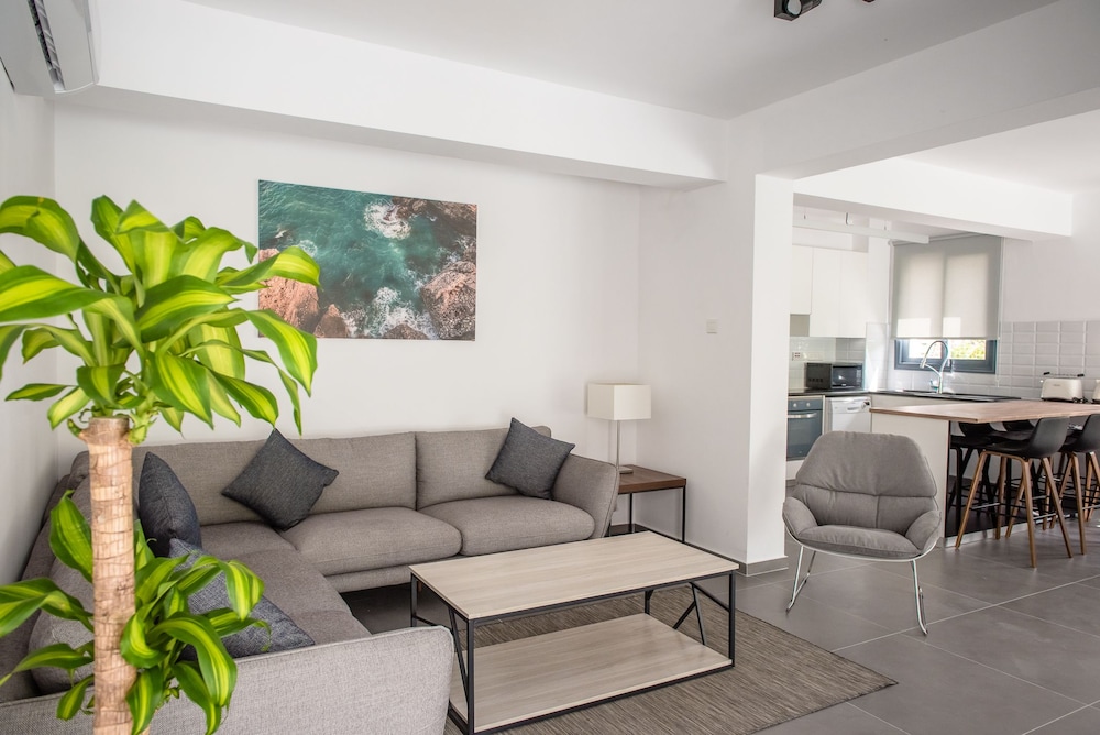 Luxury Townhome, 3 Bedrooms photo 1