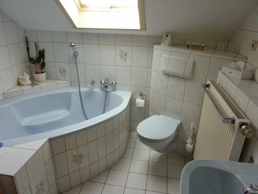 Twin Room - Photo 2