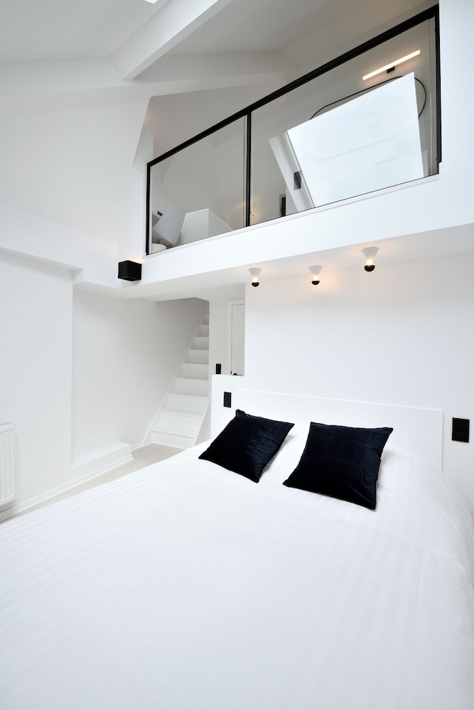 Duplex, Private Bathroom (4) - Photo 1