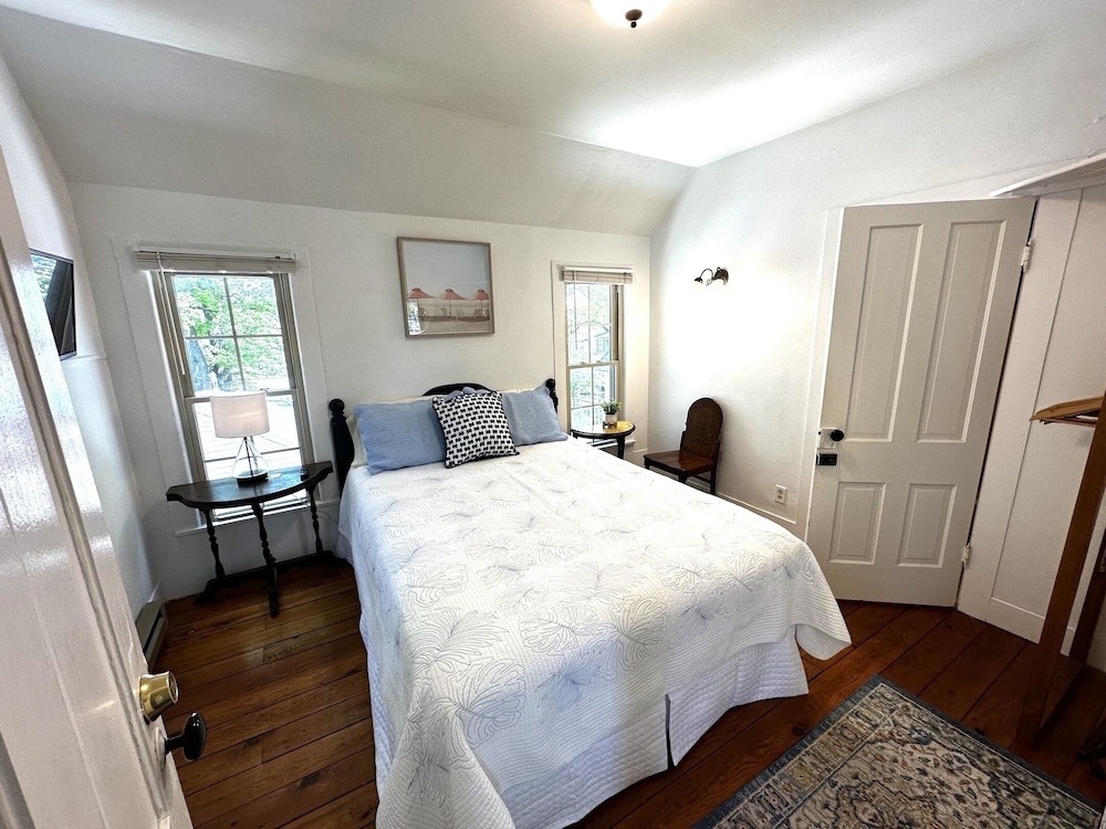 Room (JR Monroe)