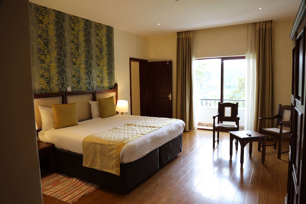 Standard Room, 1 King Bed, Non Smoking, Courtyard Area