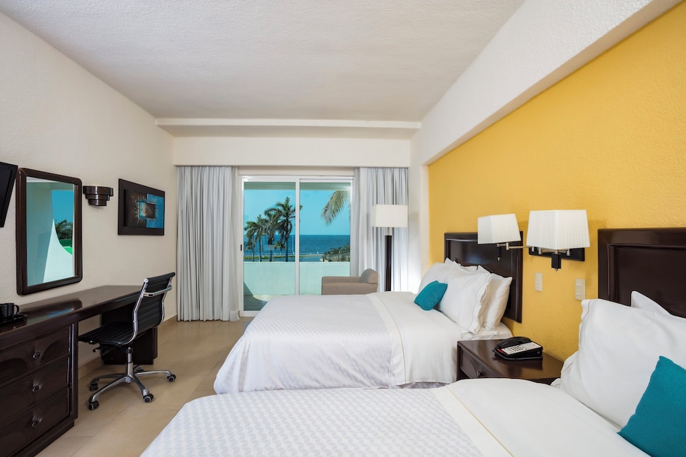 Superior Room, 2 Double Beds, Partial Ocean View photo 1
