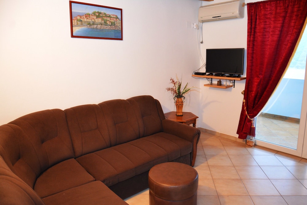Comfort Duplex, 2 Bedrooms, Sea Facing photo 3