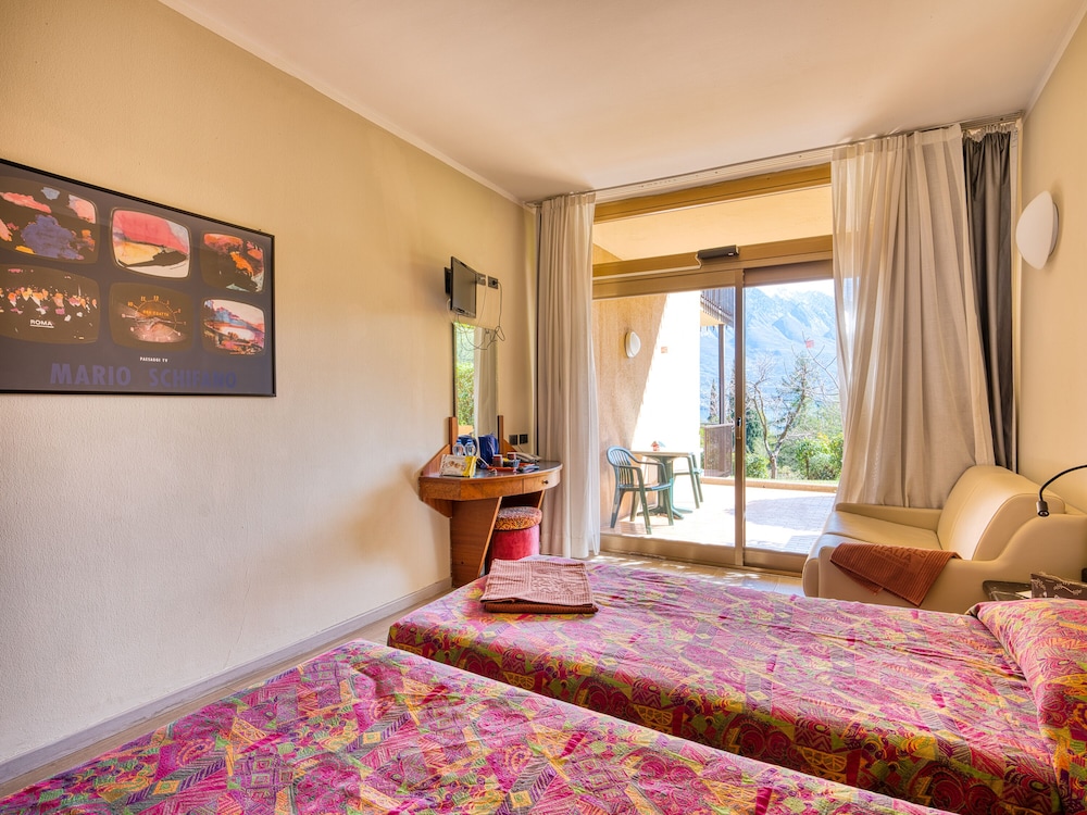 Standard Double or Twin Room - Photo 7