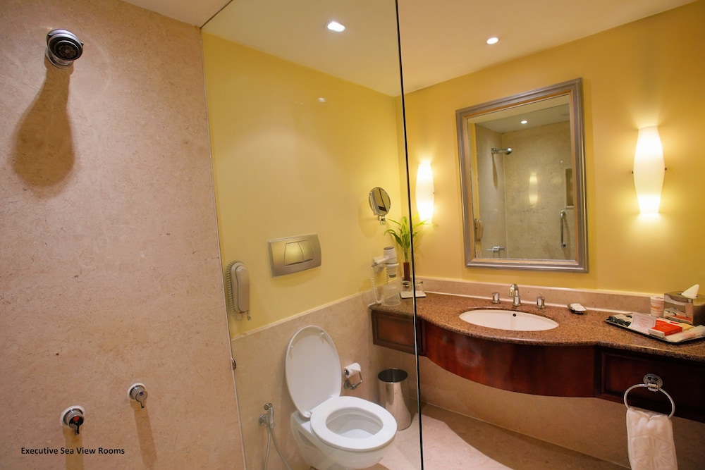 Executive Room, 1 Queen Bed, Sea View - Photo 6