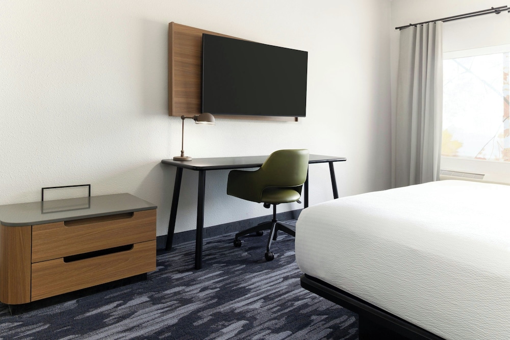 Studio, 1 King Bed (Mobility Accessible, Tub) - Photo 2