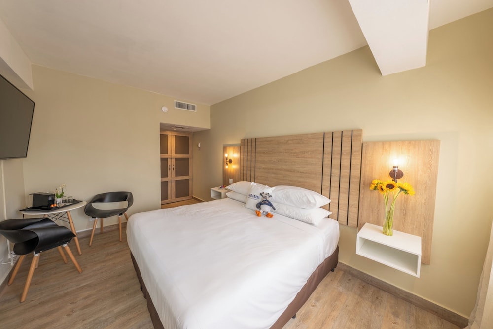 Suite, 1 Bedroom, Non Smoking (1 King Bed) - Photo 2