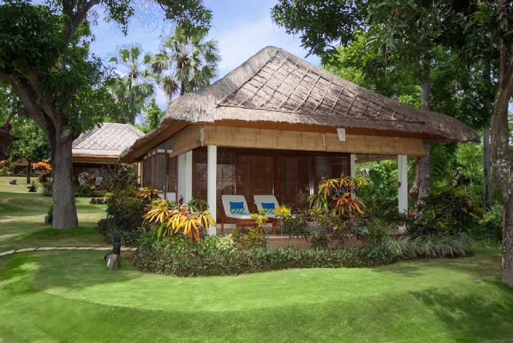 Superior Bungalow - Photo 2