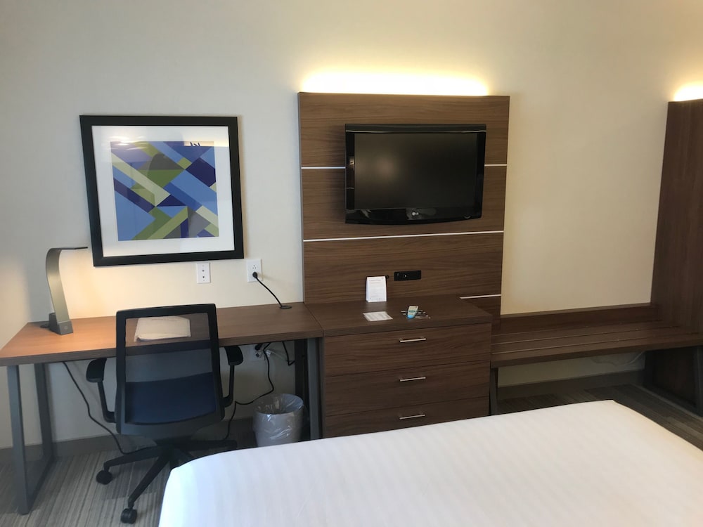 Standard Room, 2 Queen Beds - Photo 3