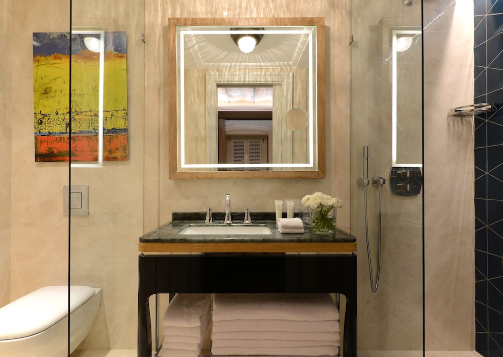 Superior Suite, 1 Queen Bed (Corner Suite)