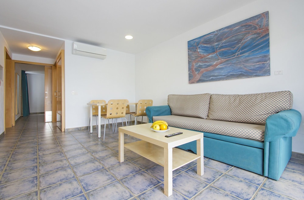 Deluxe Apartment, 2 Bedrooms, Accessible thumbnail 6