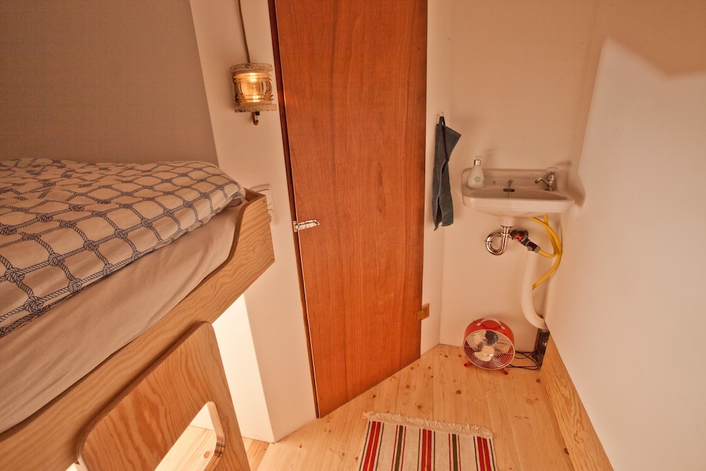 Triple Room, Shared Bathroom (Kajüte 3 - incl. Cleaning Fee 15 EUR) photo 2