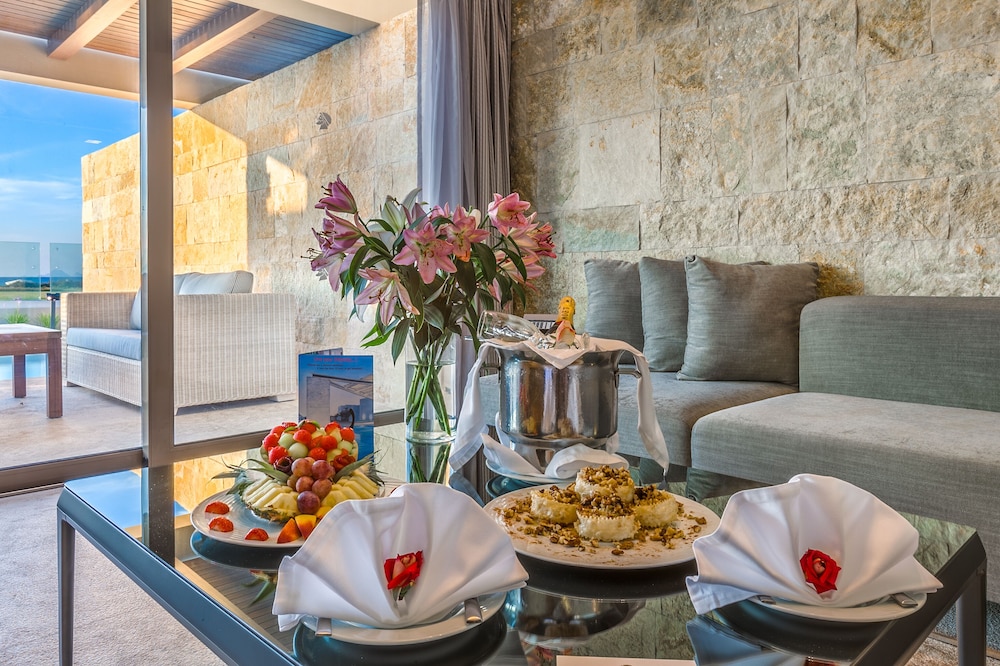 Deluxe Bungalow Suite with Private Pool - Photo 7