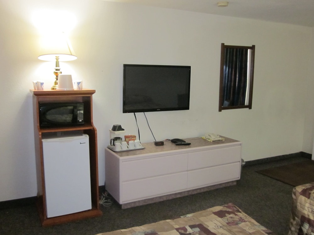 Standard Room, 2 Queen Beds, Smoking, Kitchenette photo 2
