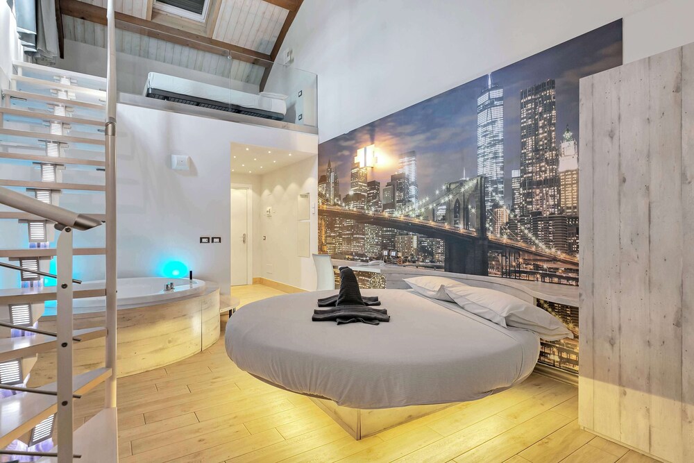 Luxury Studio Suite, Multiple Beds, Balcony