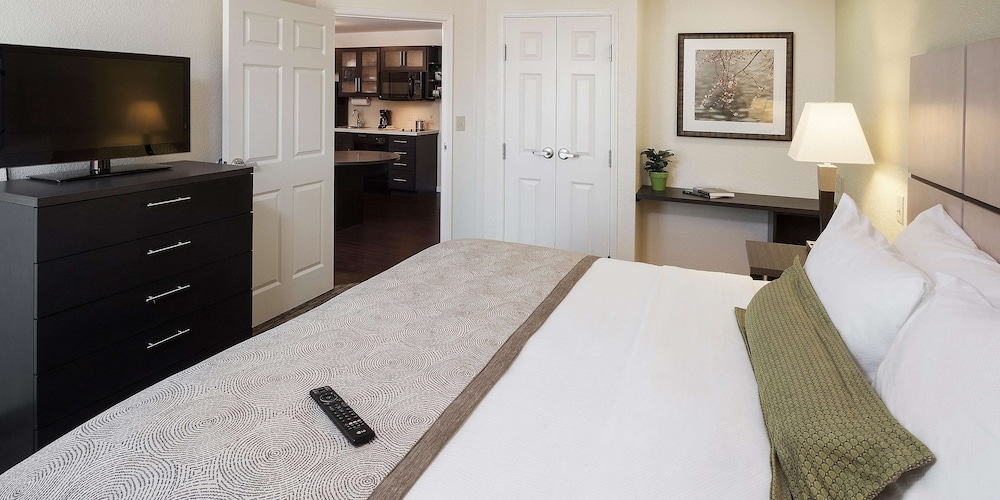 Suite, 1 Queen Bed with Sofa bed (One Bedroom) photo 2