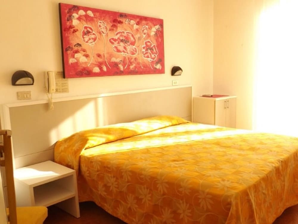 Economy Double Room - Photo 14
