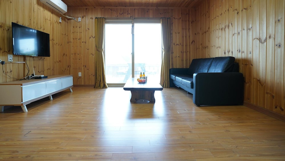 Basic Room, 1 Bedroom (A 102) - Photo 4