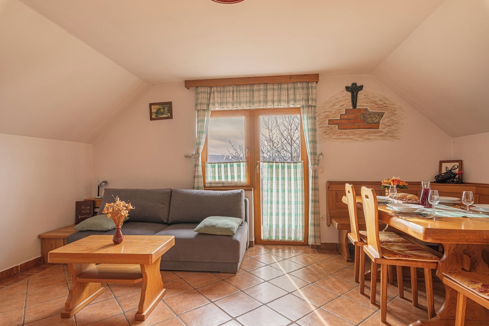 Family Chalet, Multiple Bedrooms, Mountainside (Vineyard Cottage Rataj 1 Hot Tub) photo 1