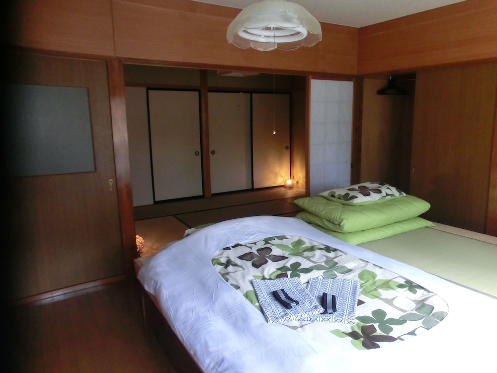 Japanese Western Style with Shared Bathroom photo 3