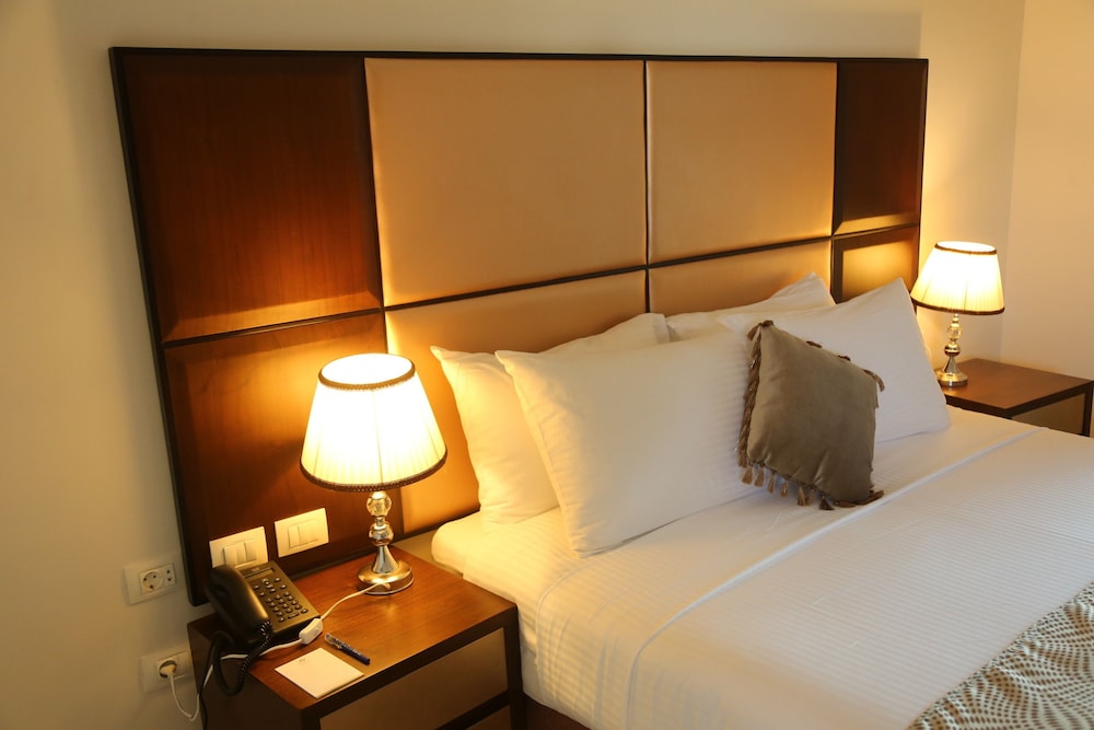 Standard Room, 1 Queen Bed, City View - Photo 8