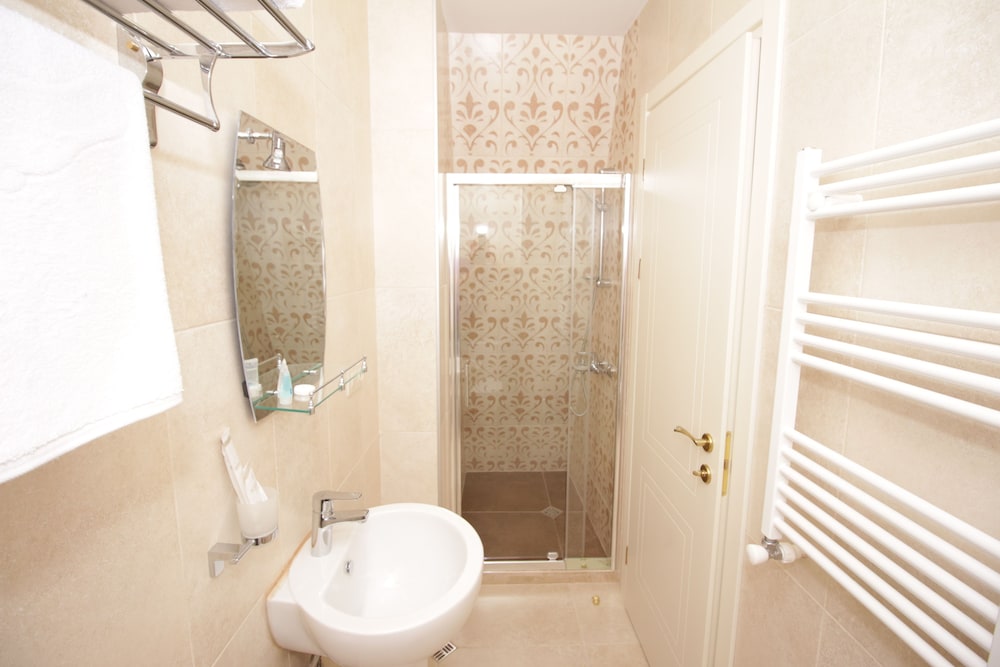 Superior Twin Room, Multiple Beds photo 3