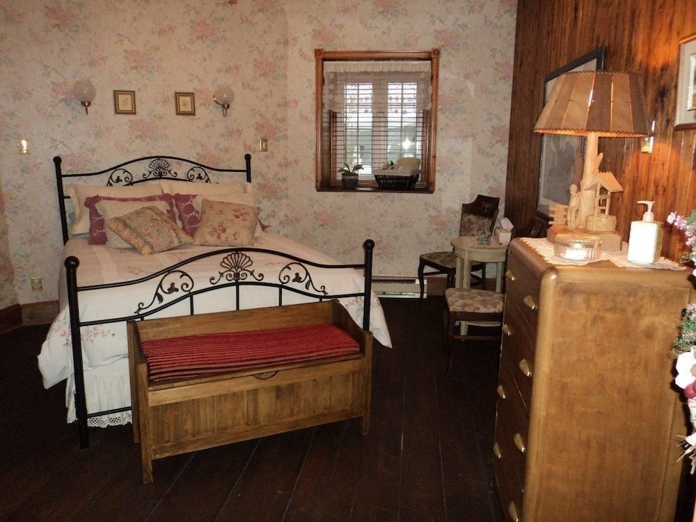 Room, 1 Queen Bed, Shared Bathroom (Champêtre) photo 2