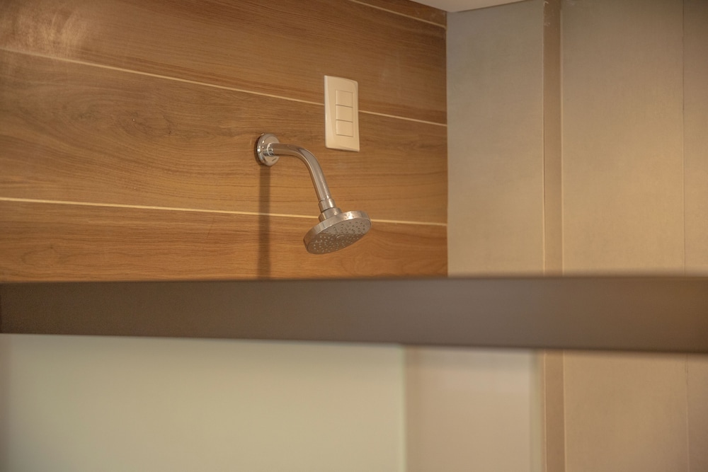 Suite 02 photo 2