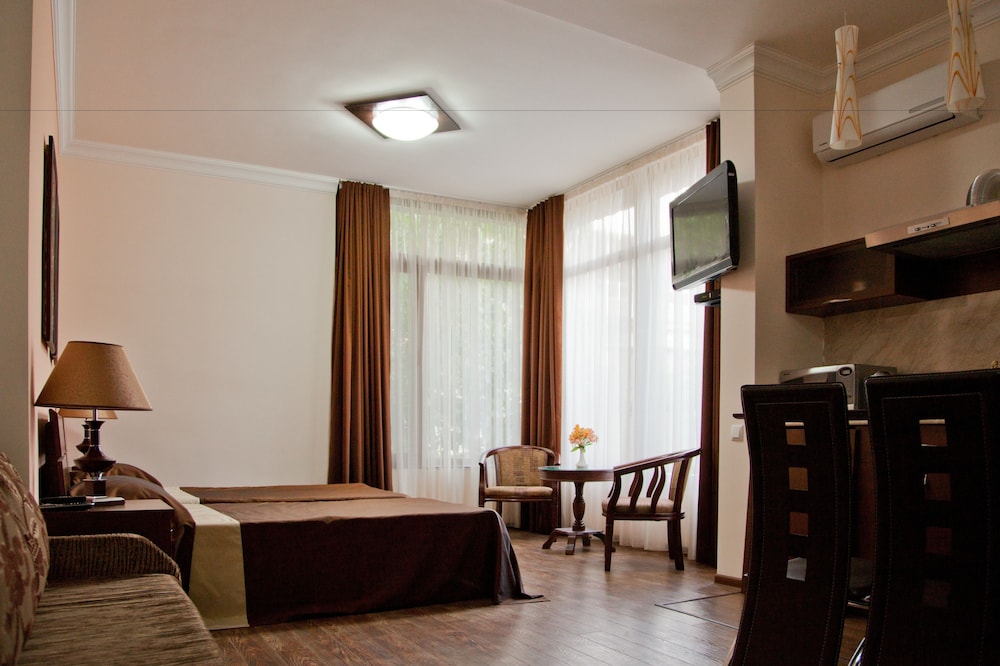 Panoramic Studio, Multiple Beds photo 1