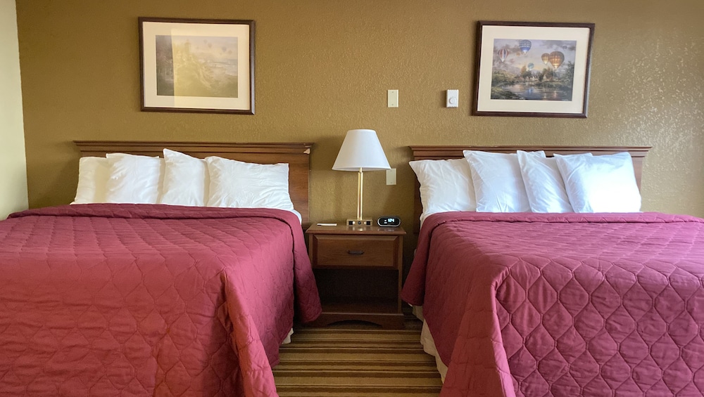 Room, 2 Queen Beds, Non Smoking (Exterior Access) - Photo 4