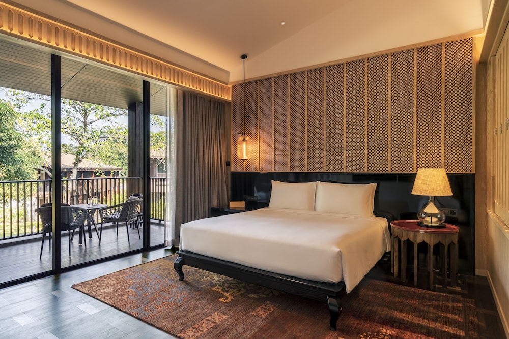 Suite, 1 King Bed, Garden View - Photo 8