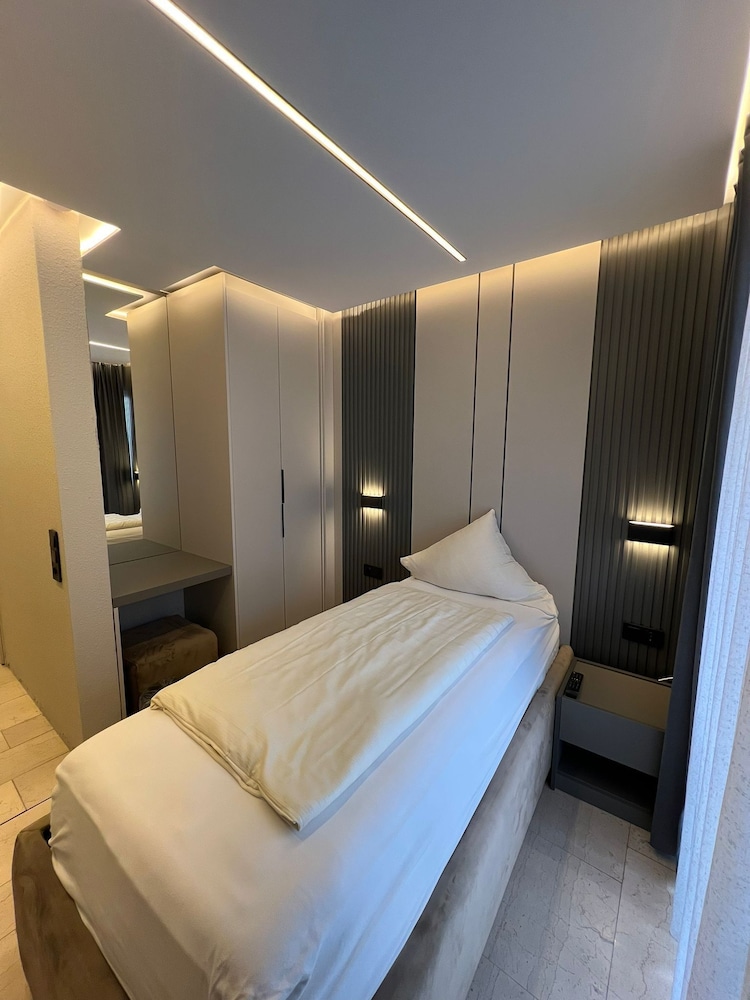 Deluxe Single Room