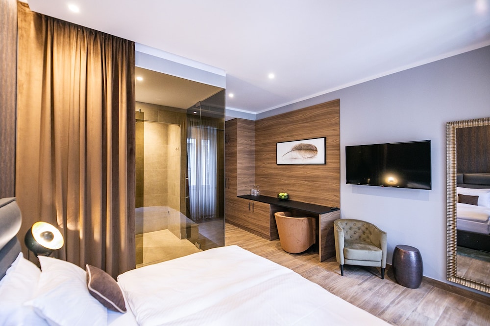 Deluxe Double Room, City View (201) photo 3