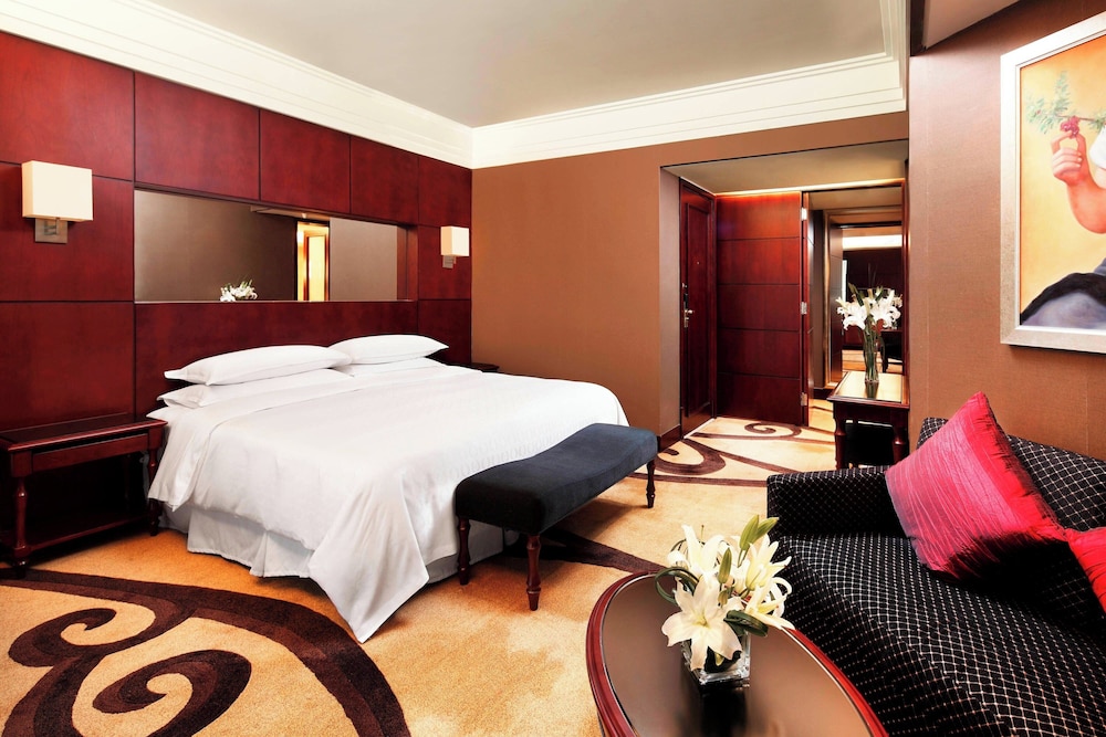 Panoramic Studio Suite, 1 King Bed - Photo 10
