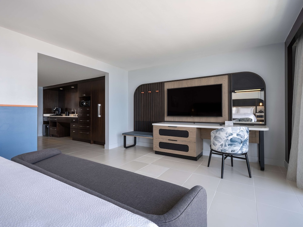 Suite, 1 King Bed, Ocean View - Photo 1