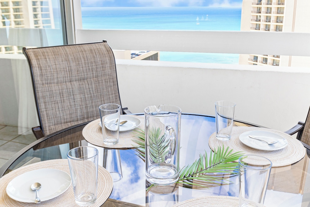 Pacific Monarch - 1 BR - Ocean & City Views: Romantic Suite, 1 Bedroom, Balcony, Ocean View (0103) photo