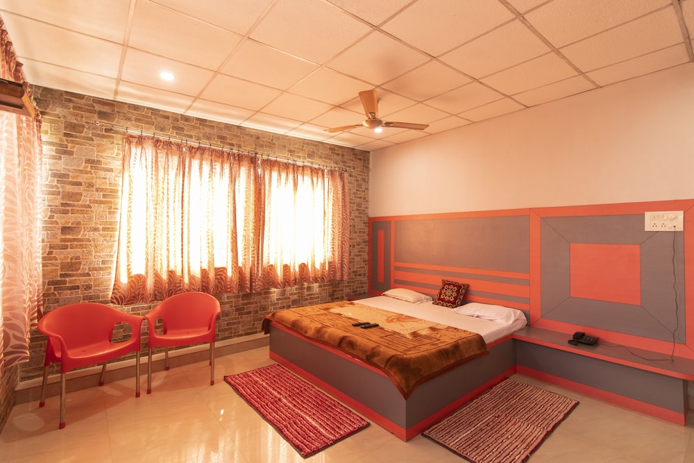Deluxe Room, Valley View (AC) photo 1