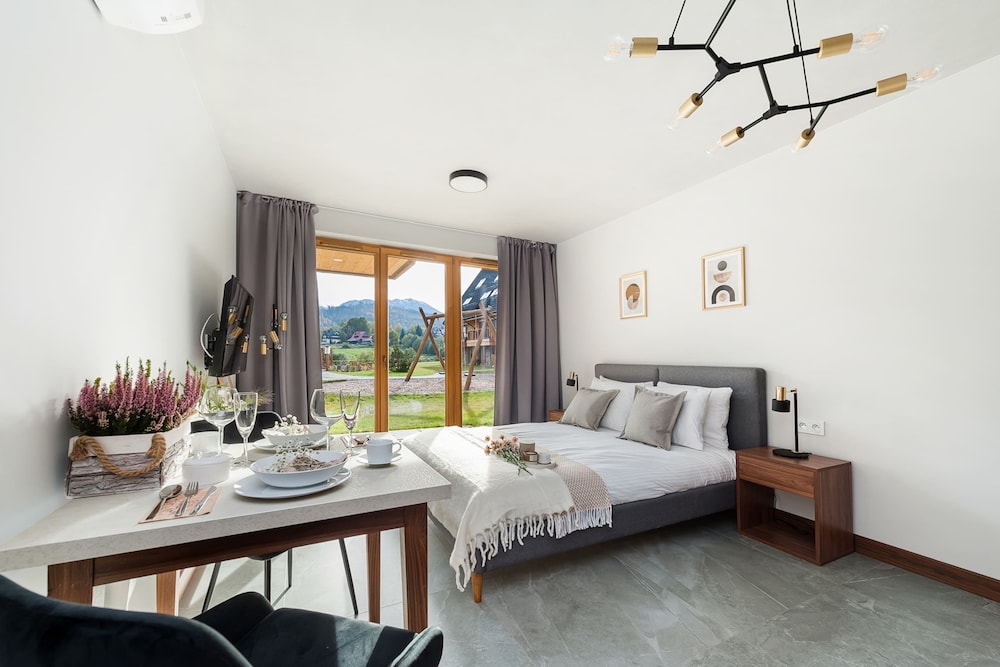 Deluxe Studio Suite