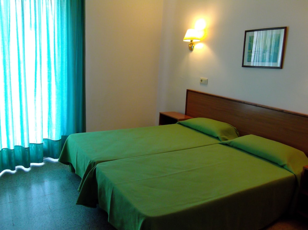 Double or Twin Room - Photo 2