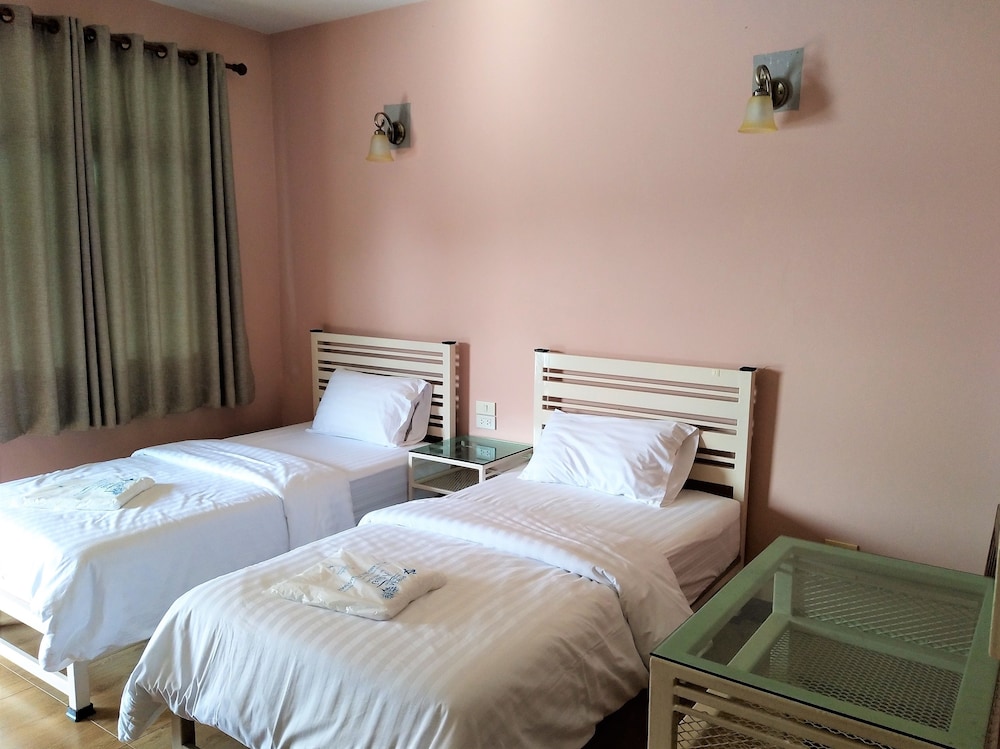 Family Twin Room, Non Smoking, Lakeside photo 3