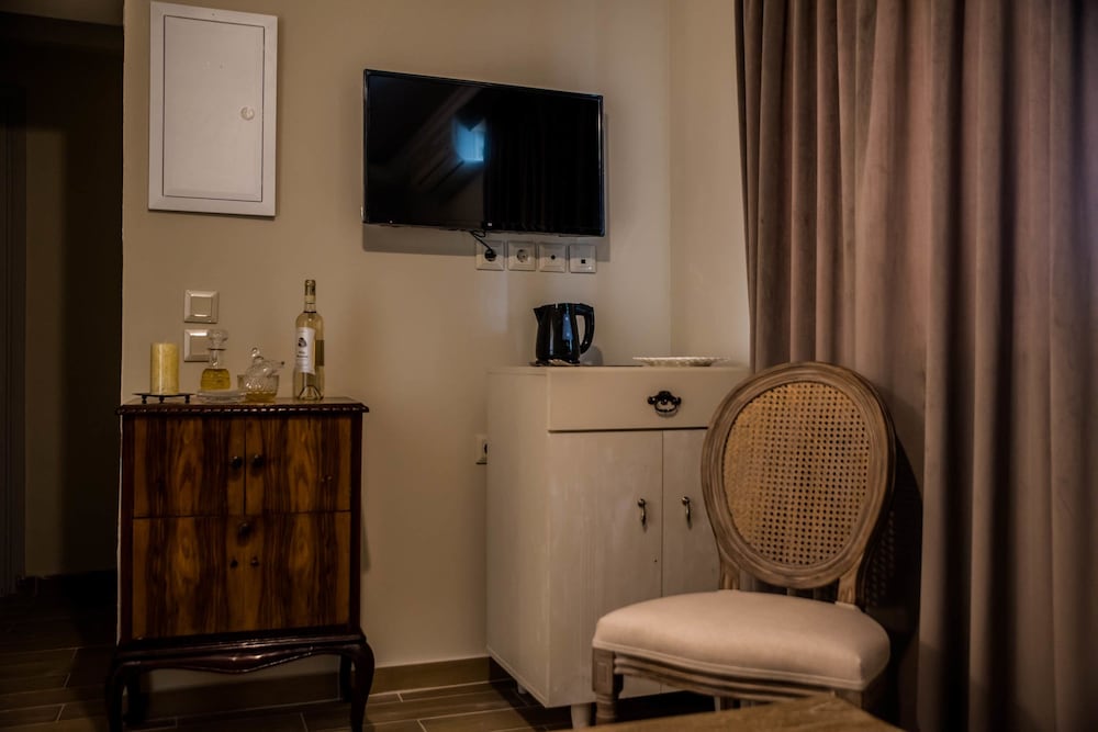 Executive Suite, 1 Bedroom, Courtyard Area (Ground Floor) photo 3