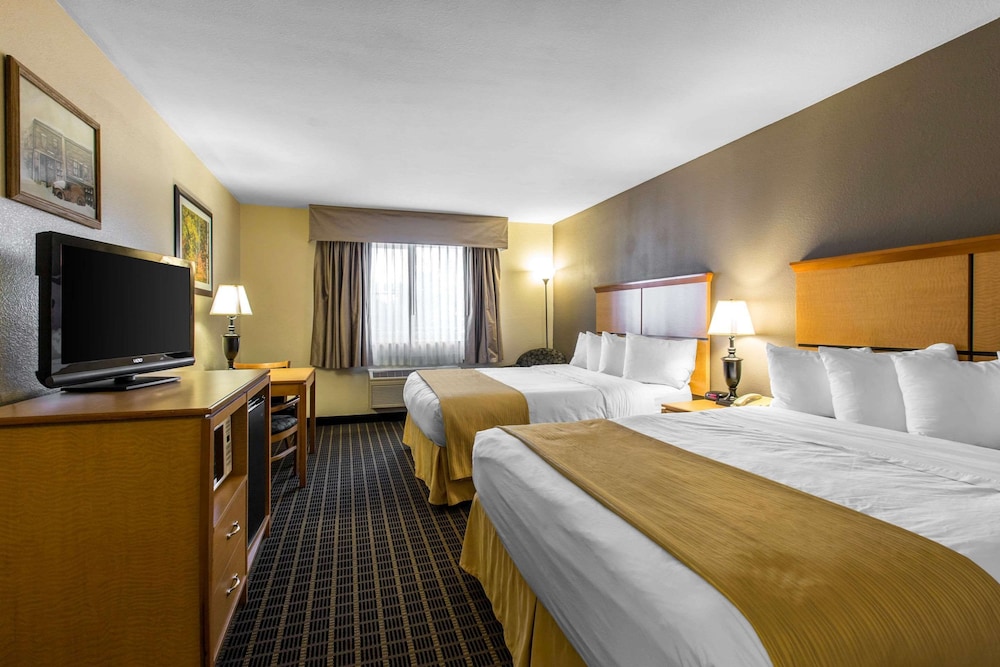 Suite, Multiple Beds, Non Smoking - Photo 3