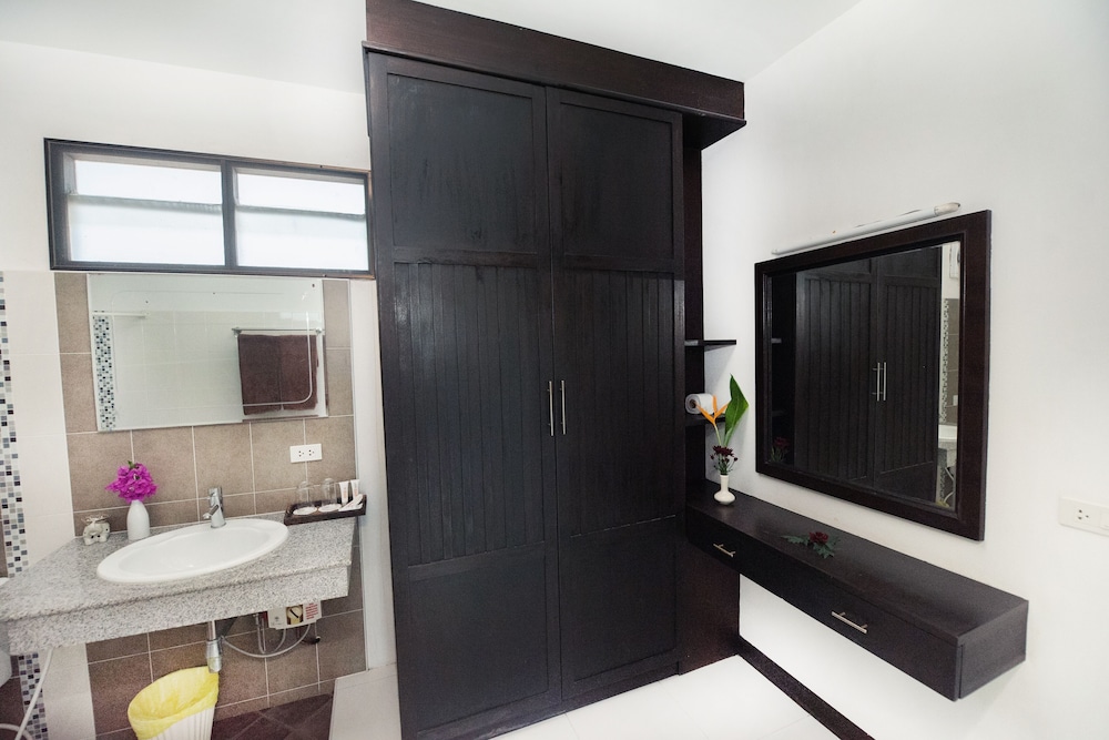 Deluxe Double Room, Pool View photo 3