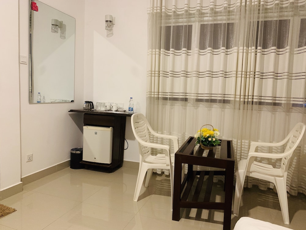Basic Double Room, 1 King Bed photo 3