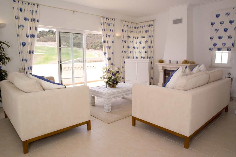 Deluxe Villa, 3 Bedrooms photo 2