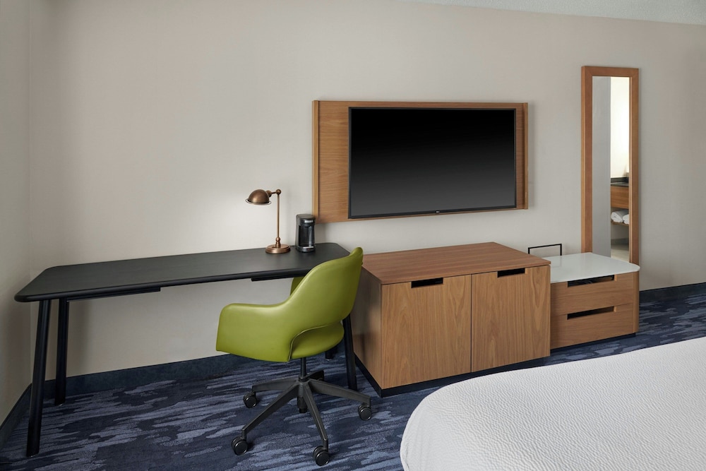 Room, 1 King Bed (Hearing Accessible) - Photo 2