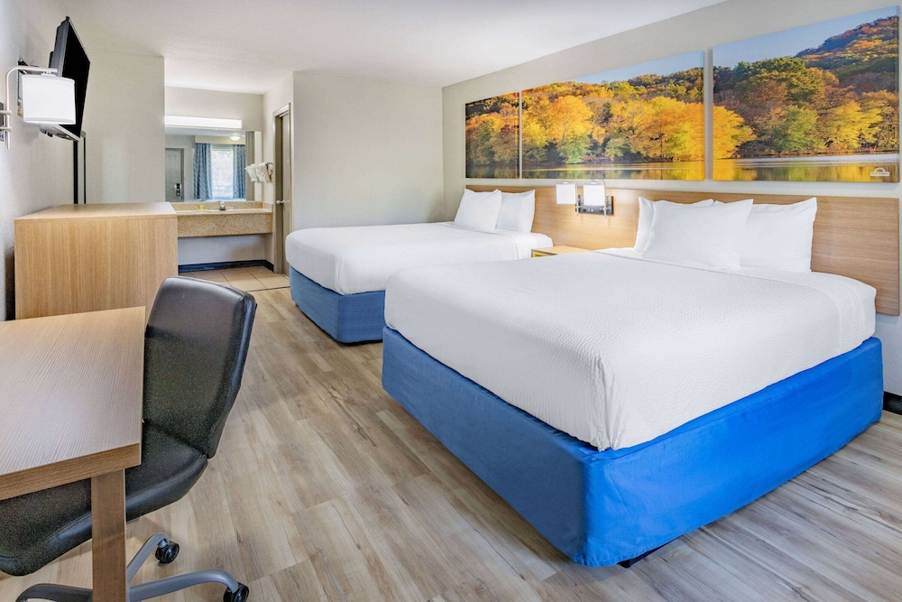 Standard Room, 2 Queen Beds, Non Smoking photo 1