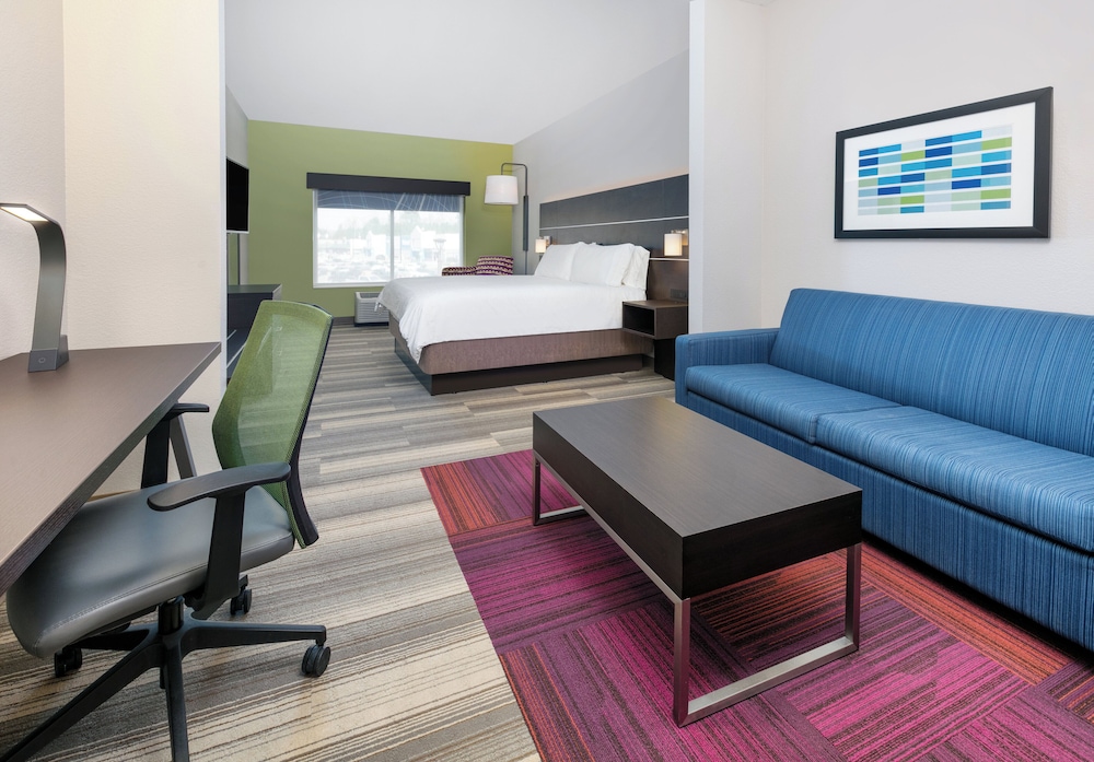 Suite, 1 King Bed - Photo 2